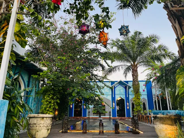 Shisha Cafe Sunset Road مطعم عربي/ شيشة(مطعم و مقهى شيشة)