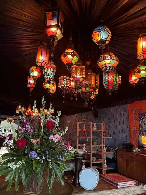 Shisha Cafe Sunset Road مطعم عربي/ شيشة(مطعم و مقهى شيشة)