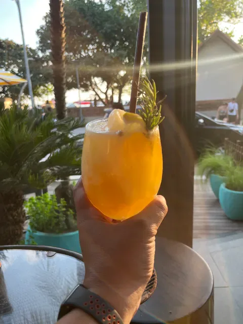 Street 32 Cocktail Bar & Eatery
