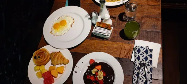 Sunny16 Cafe - Fontana Hotel