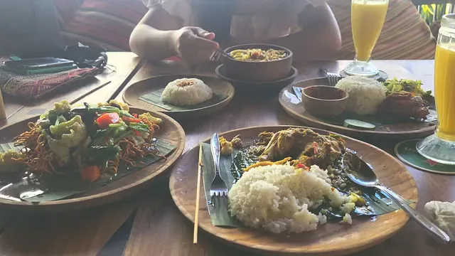 Swell Bar & Restaurant