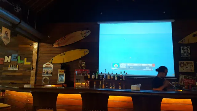 Swell Bar & Restaurant