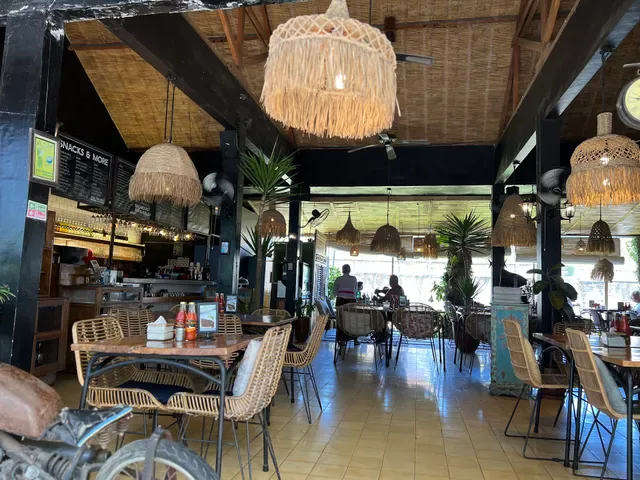 WACKO CAFE & EATERY