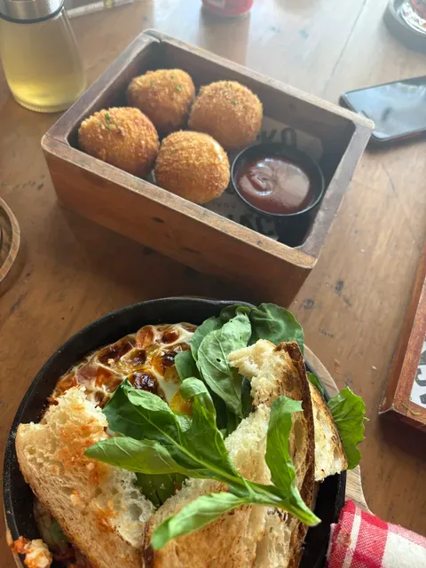 WACKO CAFE & EATERY