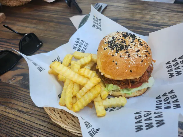 Waga Waga Waga Foodtruck - Burgers, Sandwiches, Tacos