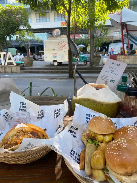 Waga Waga Waga Foodtruck - Burgers, Sandwiches, Tacos