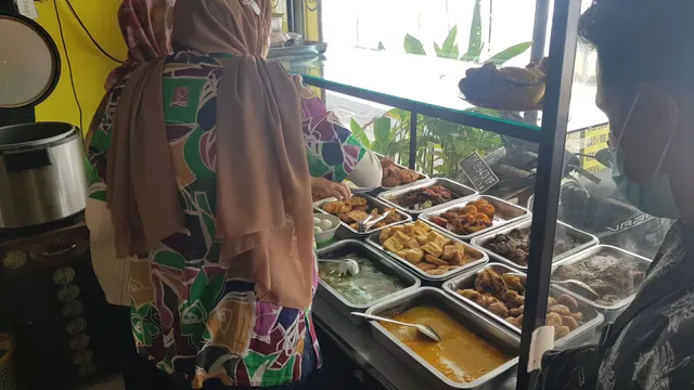 Warung Muslim Podomoro