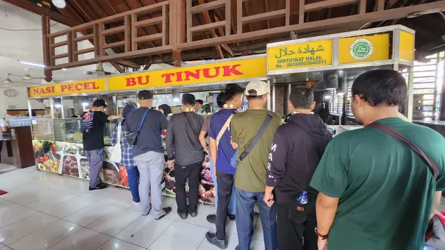 Warung Nasi Pecel Bu Tinuk Restaurant