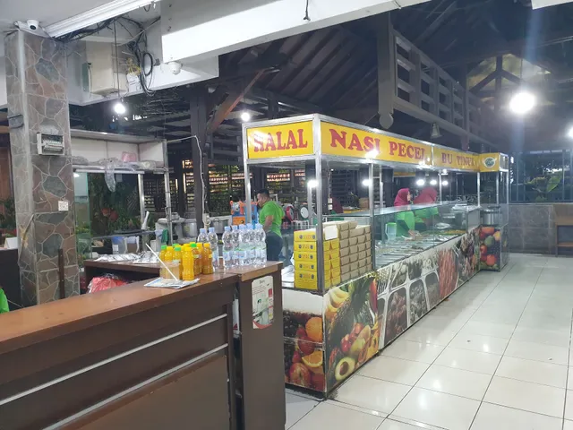 Warung Nasi Pecel Bu Tinuk Restaurant