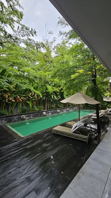 Lovina Life Room & Cafe