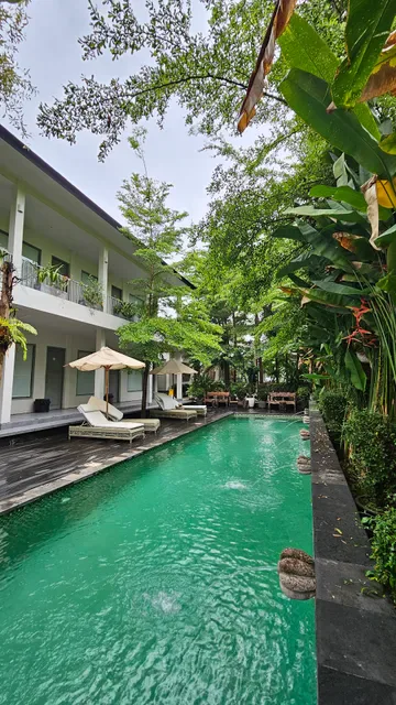 Lovina Life Room & Cafe