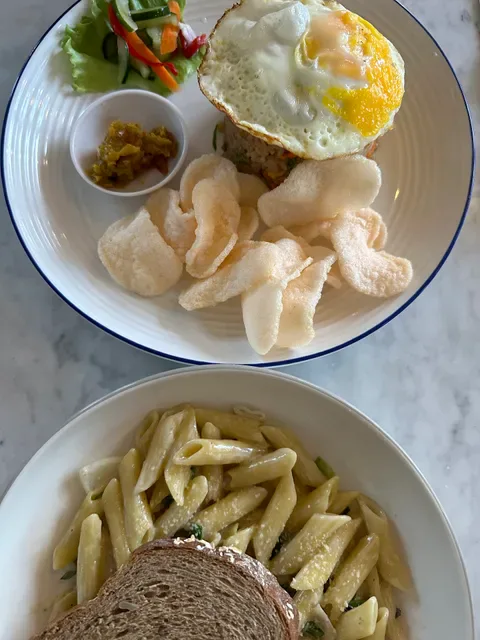 Lovina Life Room & Cafe