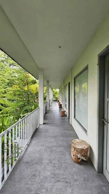 Lovina Life Room & Cafe