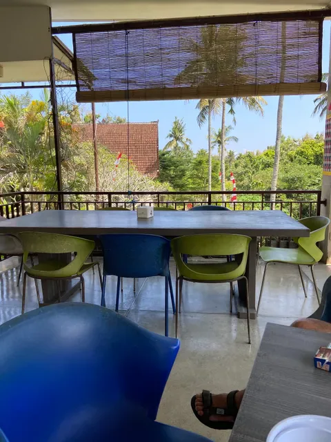 Luvi Cafe & Restaurant.