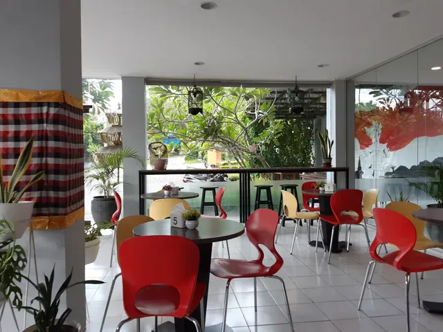 Luvi Cafe & Restaurant.