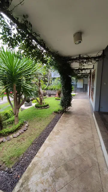 Luvi Cafe & Restaurant.