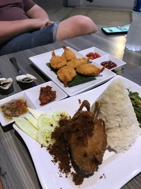 Luvi Cafe & Restaurant.