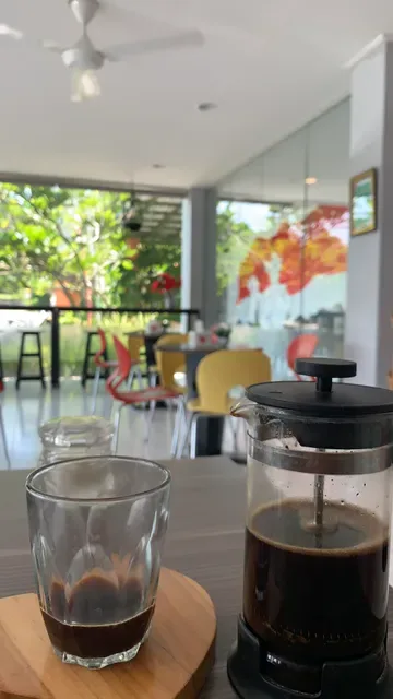 Luvi Cafe & Restaurant.