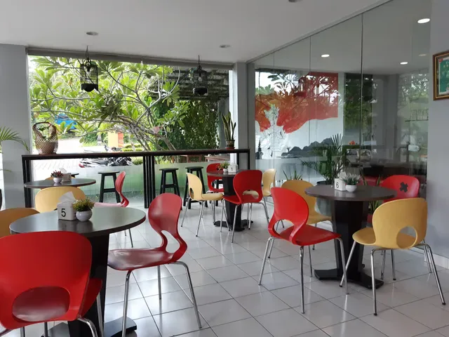 Luvi Cafe & Restaurant.