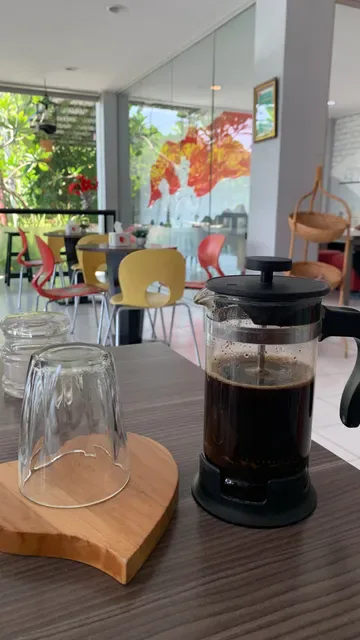 Luvi Cafe & Restaurant.