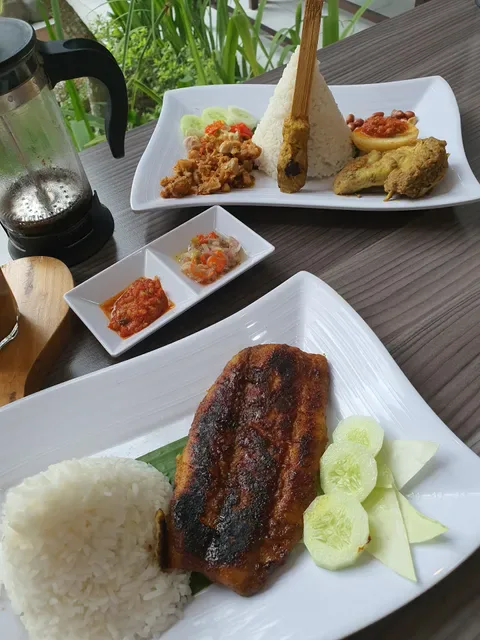 Luvi Cafe & Restaurant.
