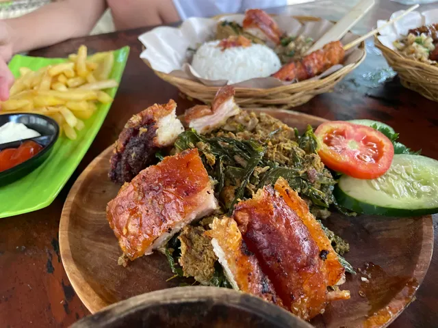 Guling Samsam Merekak