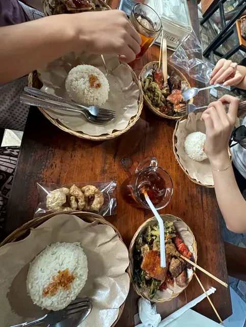 Guling Samsam Merekak