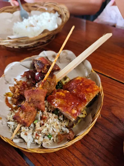 Guling Samsam Merekak
