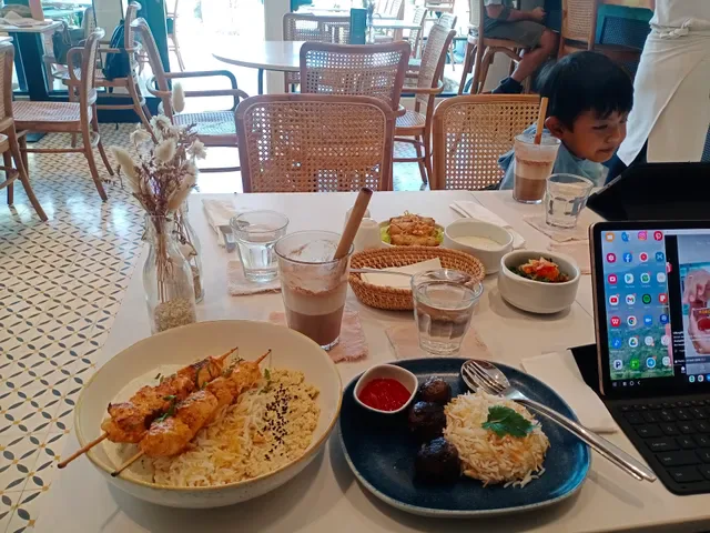 ZALI | Lebanese Restaurant Pererenan