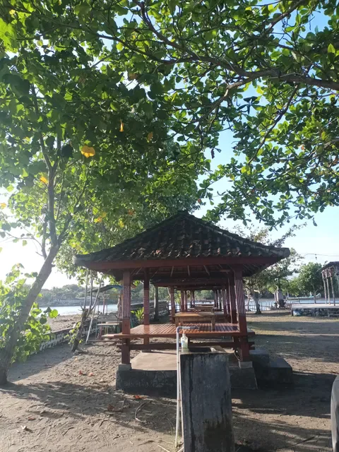 Lesehan Taman Ujung Perancak