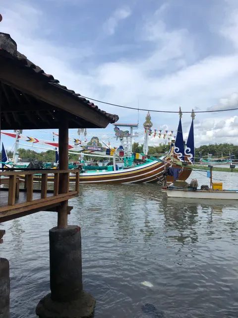 Lesehan Taman Ujung Perancak