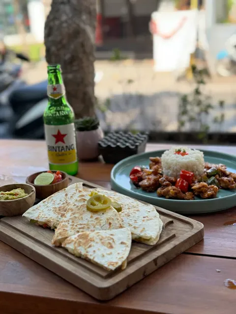 Acala Bar & Bistro Lembongan