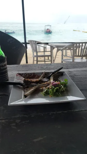 Agus Shipwreck Bar & Restaurant