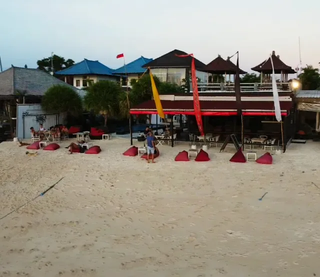 Agus Shipwreck Bar & Restaurant