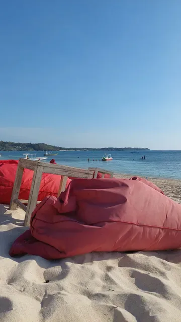 Agus Shipwreck Bar & Restaurant