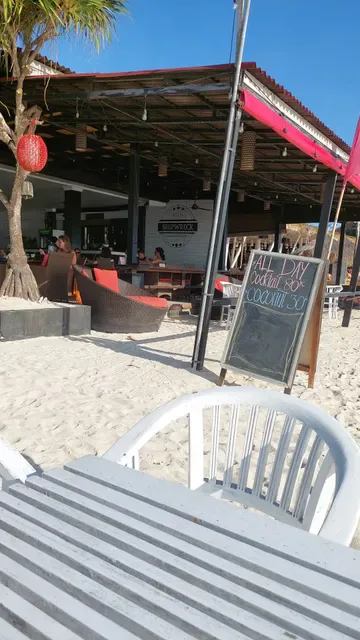 Agus Shipwreck Bar & Restaurant