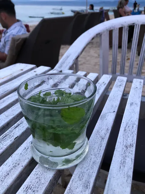Agus Shipwreck Bar & Restaurant