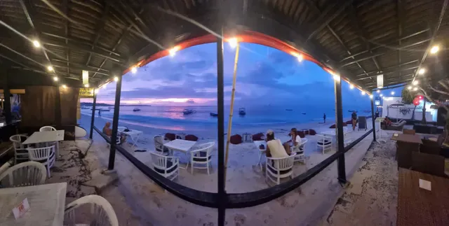 Agus Shipwreck Bar & Restaurant