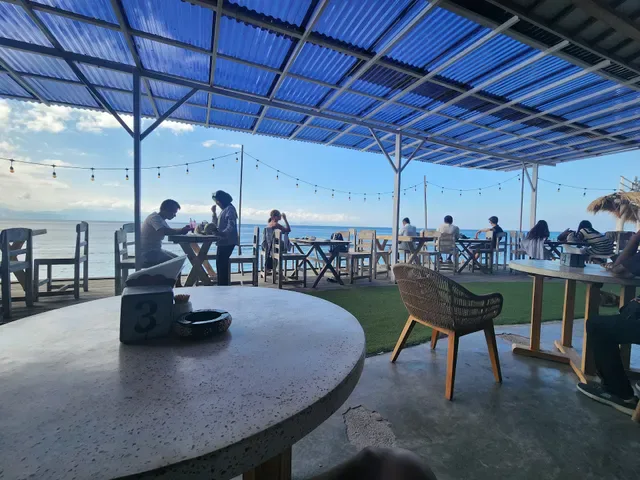 Bubu Beach Bar & Grill