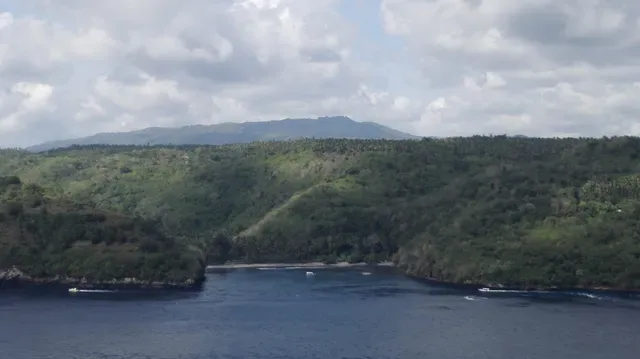 Ceningan Cliffs