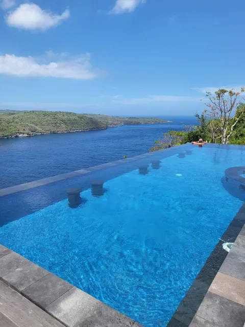 Ceningan Cliffs
