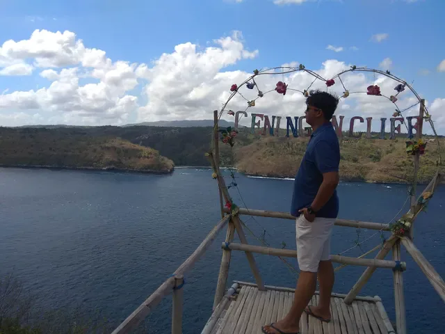 Ceningan Cliffs