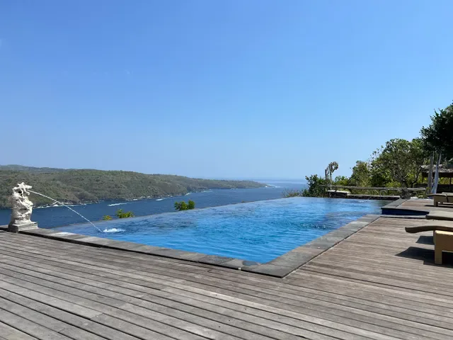 Ceningan Cliffs