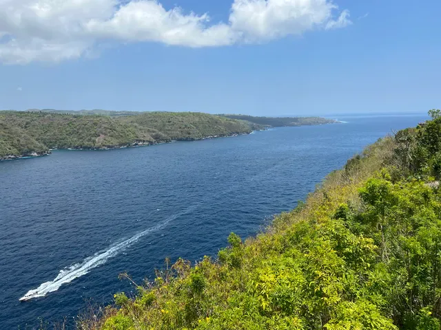 Ceningan Cliffs