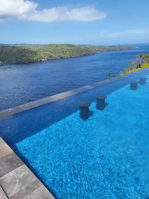 Ceningan Cliffs