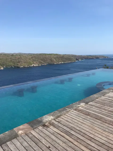 Ceningan Cliffs