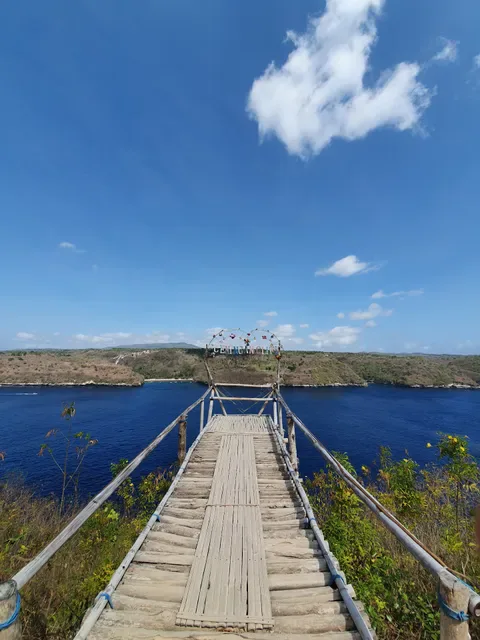 Ceningan Cliffs