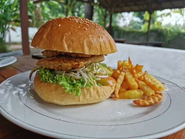 Green Garden Restaurant and Bungalows