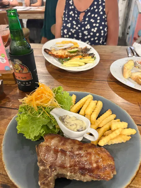 Indi Warung Lembongan Bar & Grill