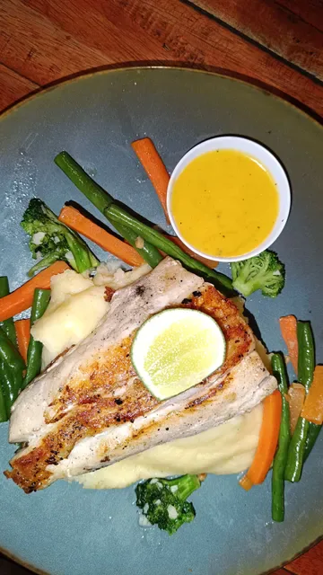 Indi Warung Lembongan Bar & Grill